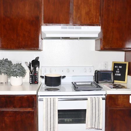 Chic Boho Cottage -Self Check In, Fully Furnished, & Free Parking 休斯敦 外观 照片