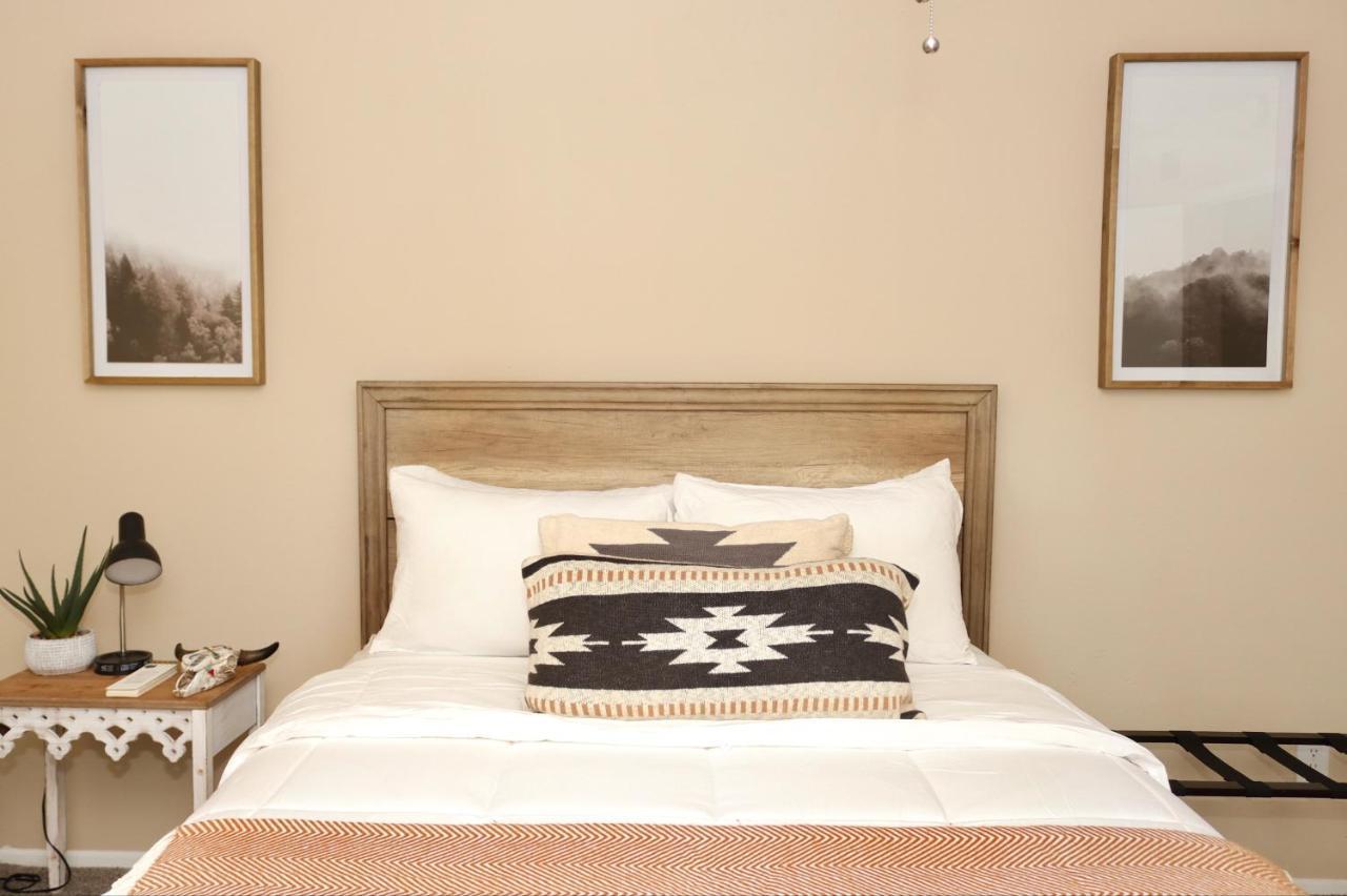 Chic Boho Cottage -Self Check In, Fully Furnished, & Free Parking 休斯敦 外观 照片