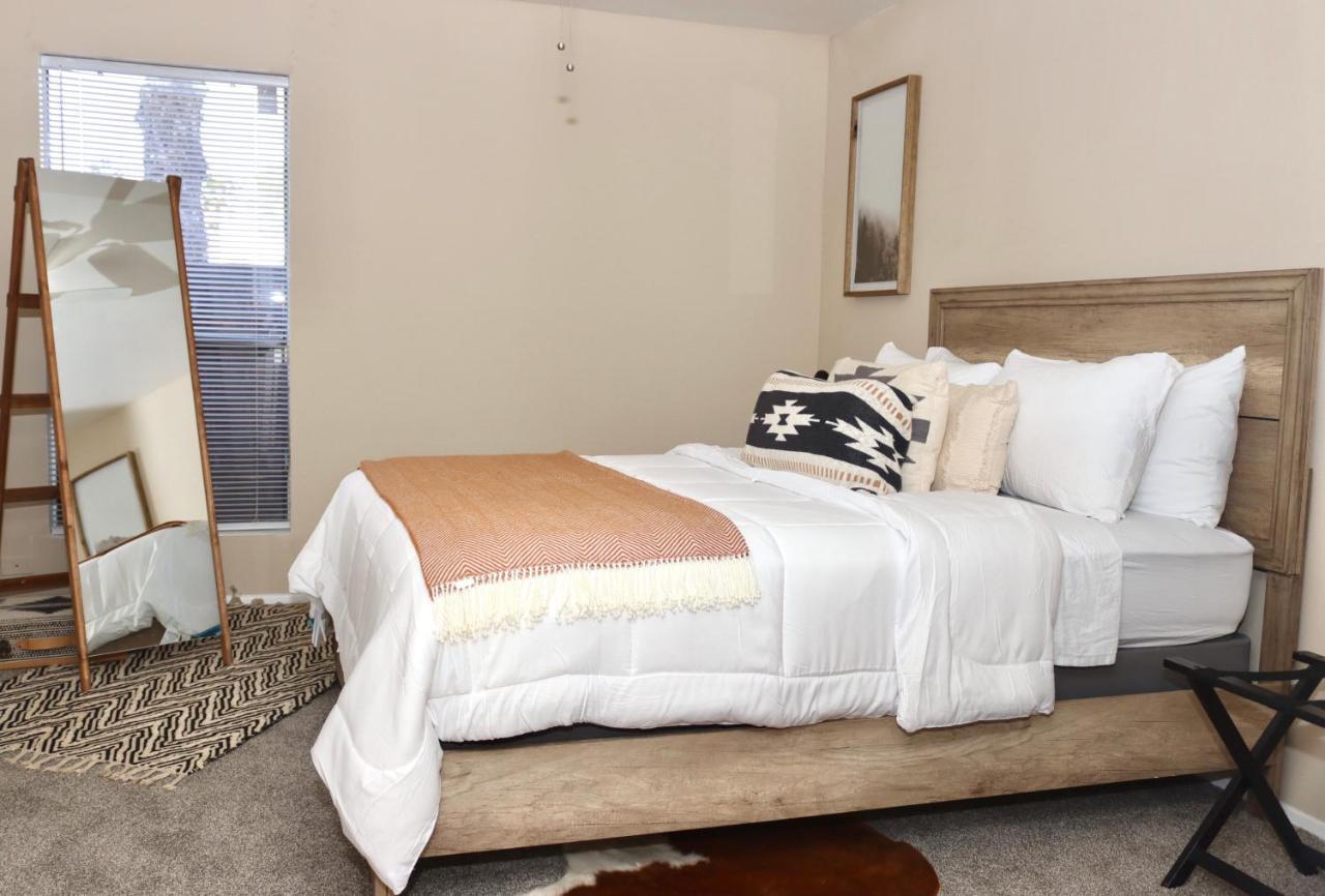 Chic Boho Cottage -Self Check In, Fully Furnished, & Free Parking 休斯敦 外观 照片
